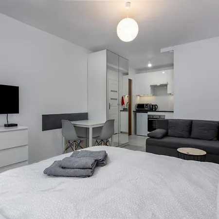Apartment Andersena Modern A - 10 Min Cmkp - 5 Min Metro - 15 Min Center
